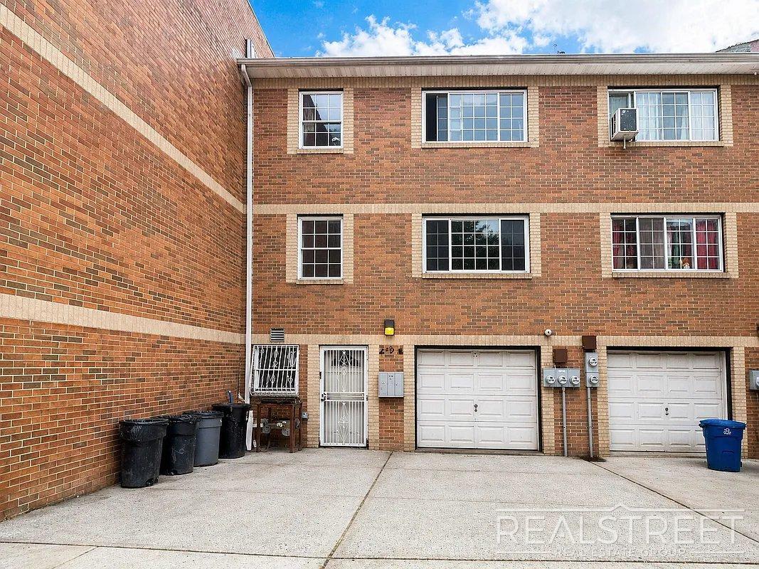 Building Photo - 294 Tompkins Ave