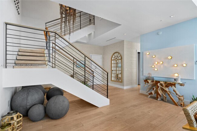 Building Photo - 102 24th St