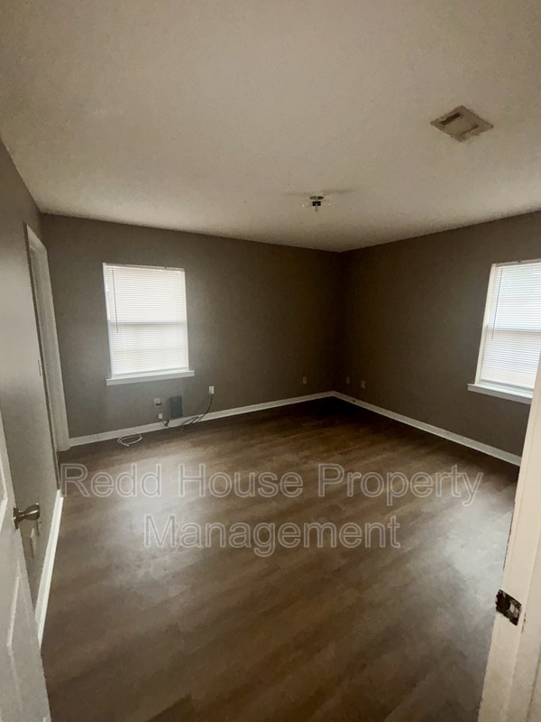 Building Photo - 620 N Rawls St