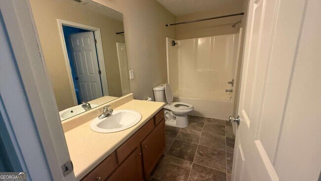 Building Photo - 5025 Village Run Dr