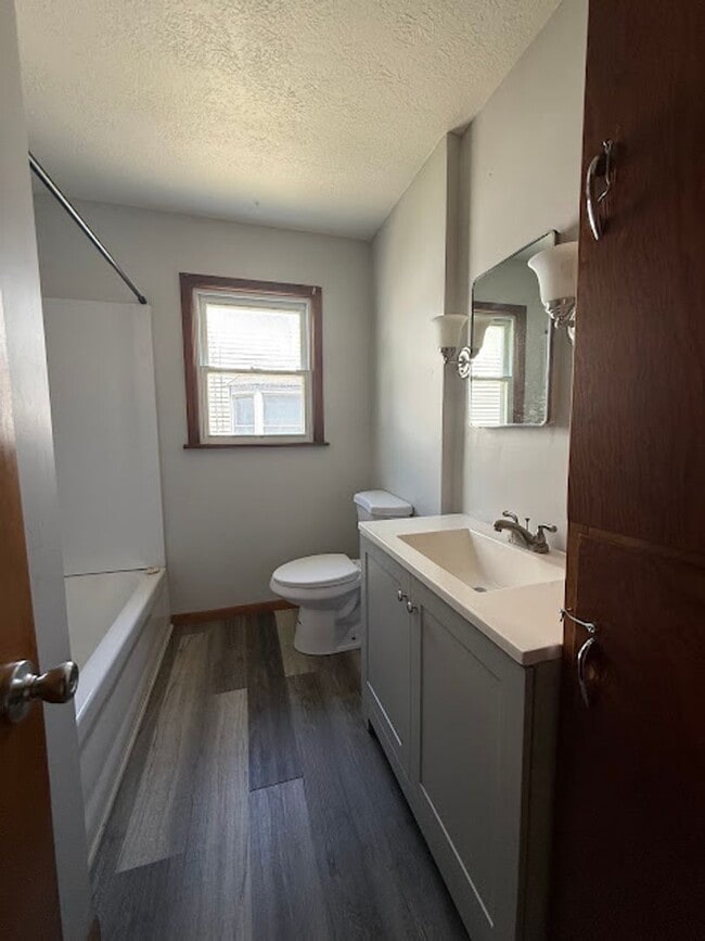 Building Photo - Two bedroom home with one car garage for rent - Canton NE