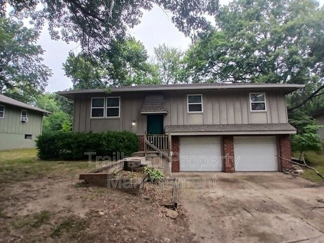 Primary Photo - 401 SW Stoney Brook Ln