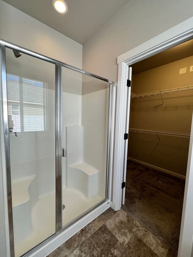 Building Photo - Newer Construction Home in Mae Valley!