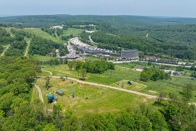 Building Photo - 8120 Stonegate Dr