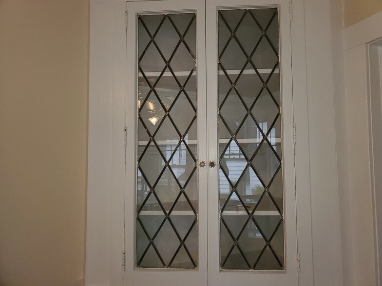 Built in (dinning room) - 78 S Carll Ave