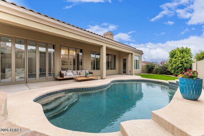 Building Photo - 11312 E Greenway Rd