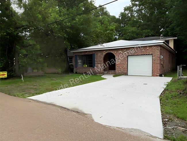 Building Photo - Remodel and Charming Home