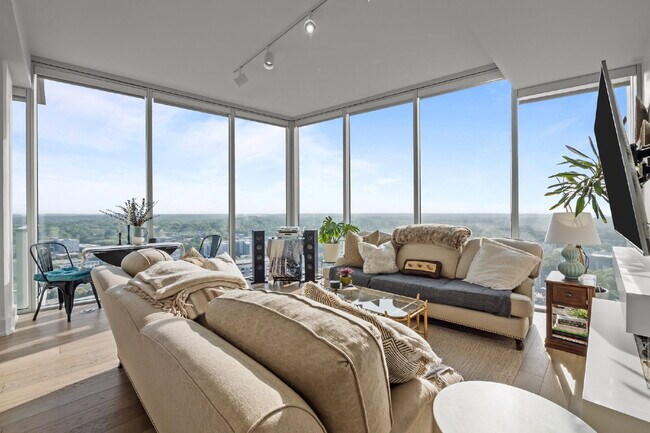 Building Photo - "Luxury Urban Living: Stunning 2-Bed, 2-Ba...