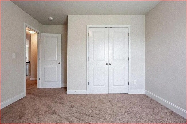 Building Photo - 2508 Fallenleaf Ct NE