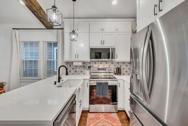 Building Photo - 1331 4th Ave N