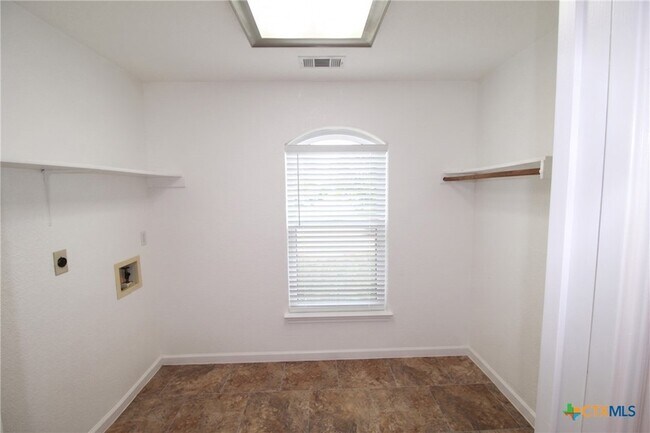 Building Photo - 402 Preakness Cir