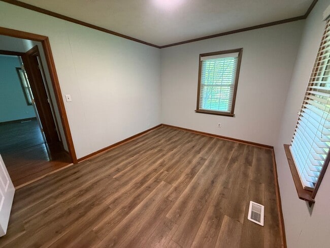 Building Photo - 2-3 Bedroom house with 2 bathrooms and garage