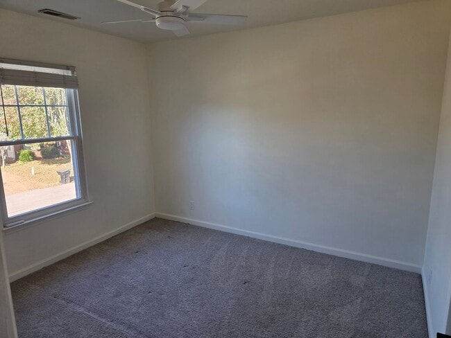 Building Photo - 4 Bedroom! Walk to Jim Warren Park, Franklin TN