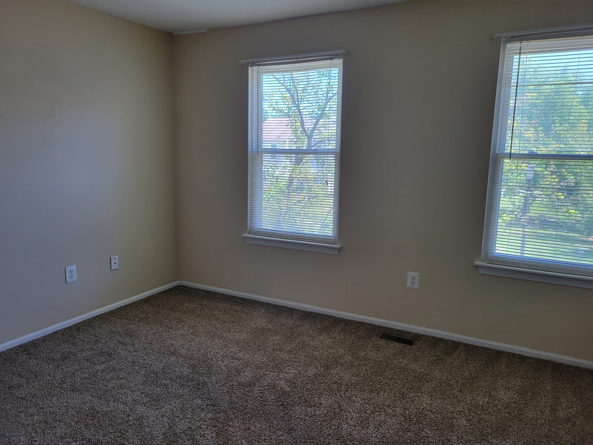 2nd bedroom - 6870 Ducketts Ln