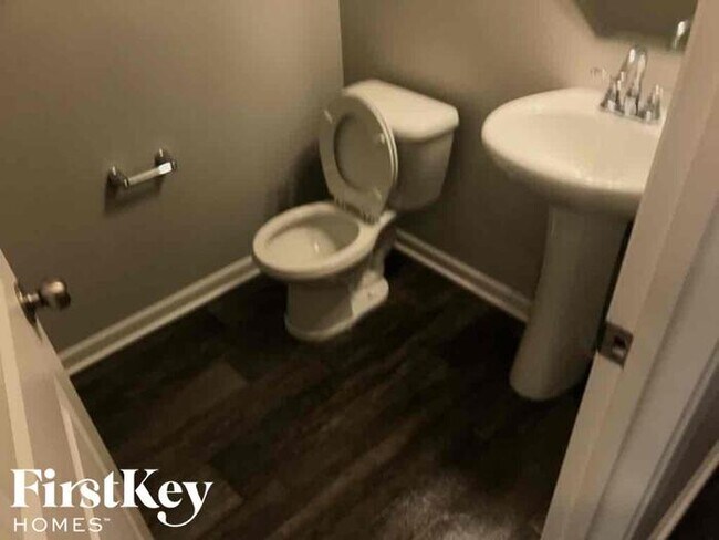 Building Photo - 6914 Lowline Dr