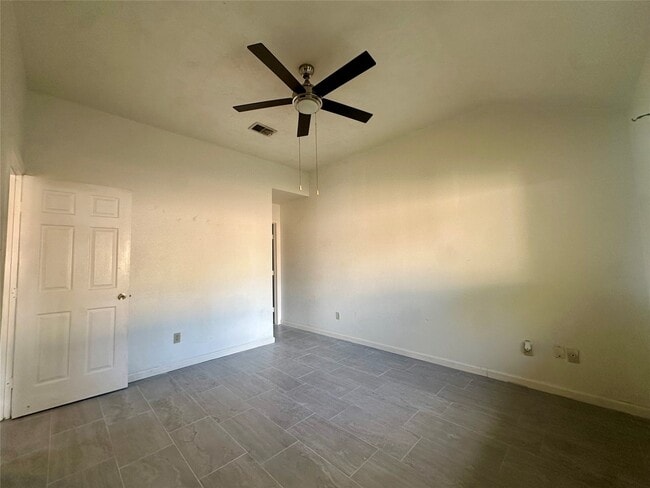 Building Photo - 5144 Beaverhill Dr