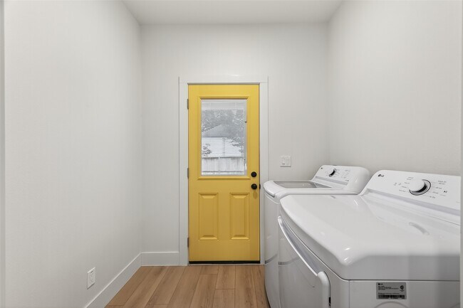 Building Photo - 4413 Roseland St