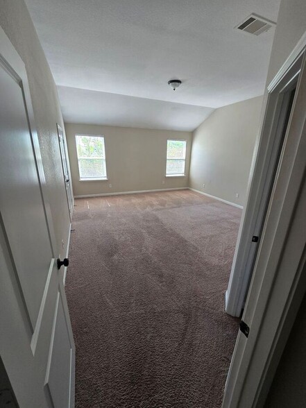 Building Photo - 1745 Amy Dr