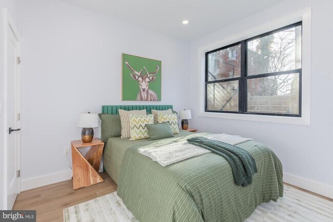 Building Photo - 1012 17th Pl NE