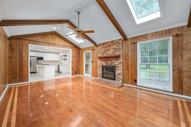 Building Photo - Beautiful Brick Ranch Home in Franklin