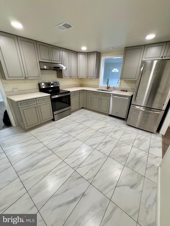 Building Photo - 1040 Springhill Way