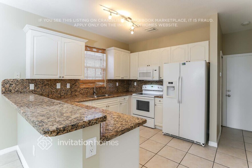 Building Photo - 10004 SW 161st Pl