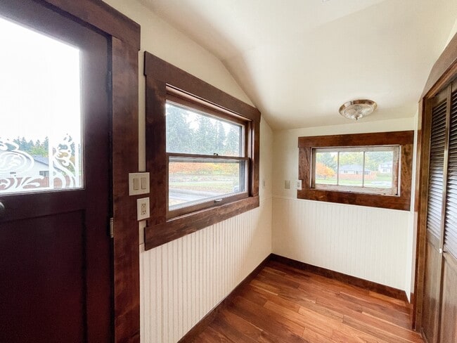 Building Photo - 9905 NE 46th Ct