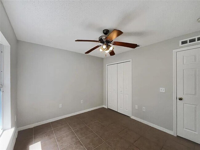 Building Photo - 1725 Sunset Ridge Dr