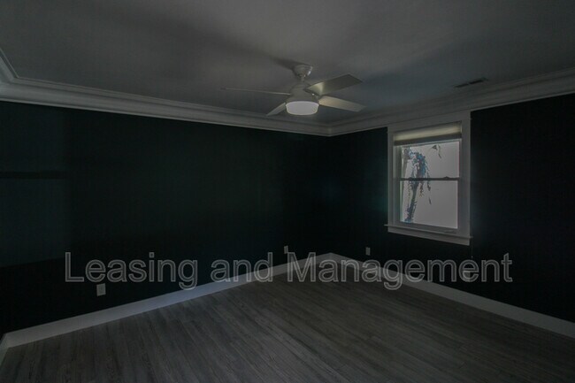 Building Photo - 823 Jordan St