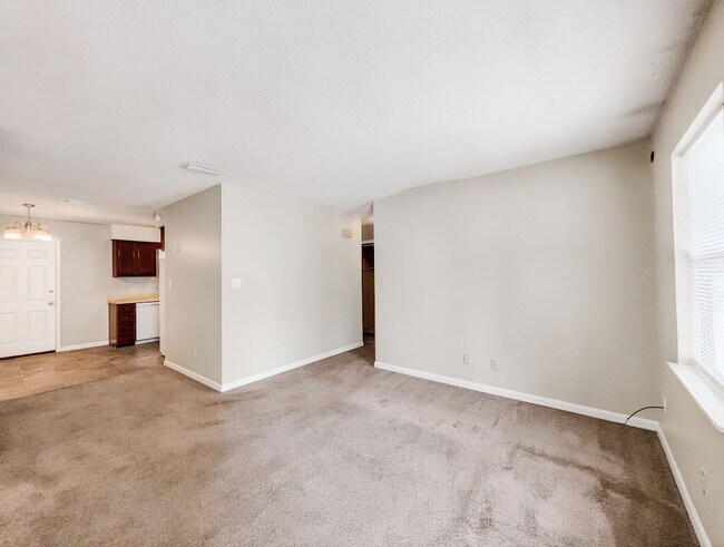 Building Photo - "Charming 2-Bedroom Retreat  in Mary Esther, FL!"