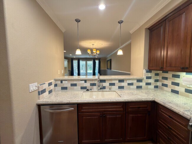 Building Photo - Modern 2BR/2BA Condo in Willow Glen Place Near Downtown San Jose. 2 Secured Parking Spots. Underg...