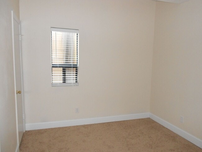 Building Photo - 1 Bedroom Apartment in Downtown Athens - S...