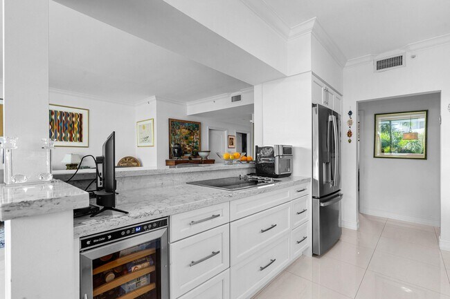 Building Photo - 500 SE Mizner Blvd