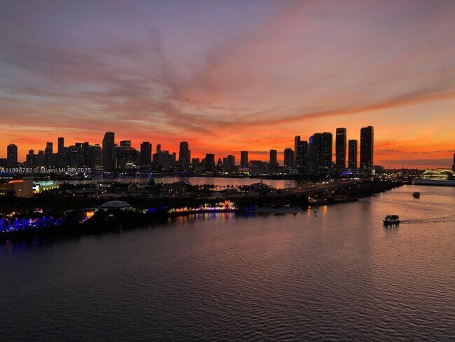 Building Photo - 1000 Venetian Way