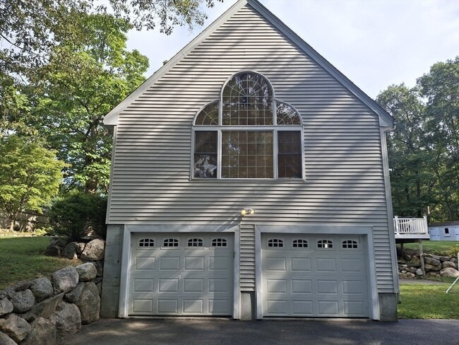 Building Photo - 6 Rockwood Ln
