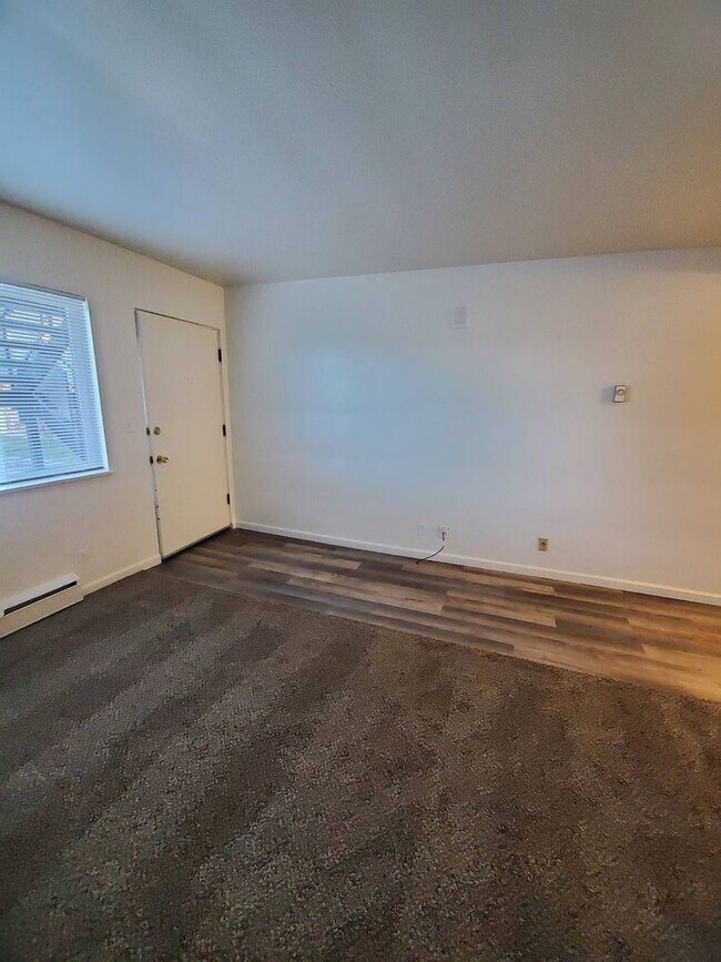 Building Photo - 615 S Alder St