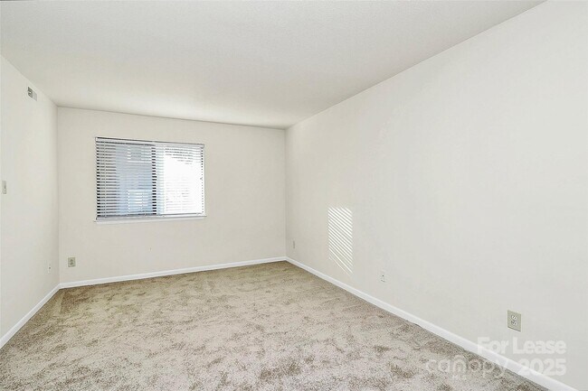 Building Photo - 6121 Heathstone Ln