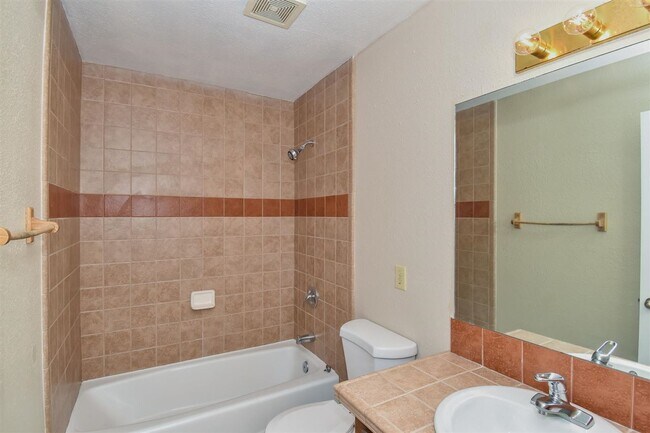 Building Photo - 1413 E Torrey Pines Cir