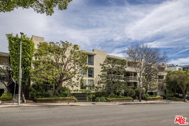 Building Photo - 1230 N Sweetzer Ave