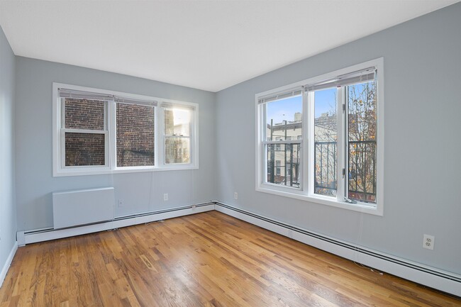 Building Photo - 431 7th St