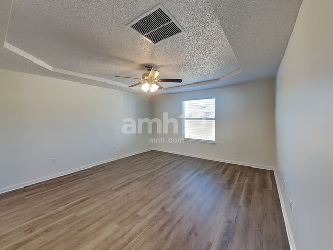 Building Photo - 2739 Ravine Hill Dr