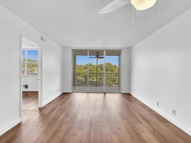 Building Photo - 9470 Poinciana Pl