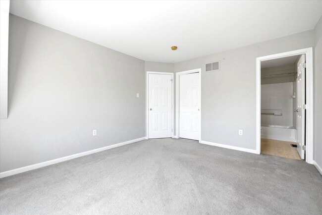 Building Photo - 248 Roosevelt Ave