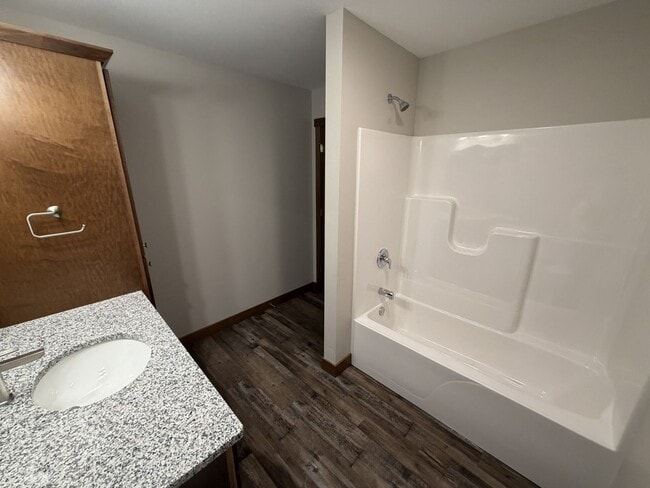 Building Photo - 1124 Garfield Ave