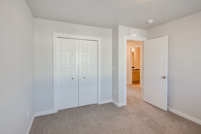Building Photo - Now Leasing this Modern 3 Bedroom Townhome!