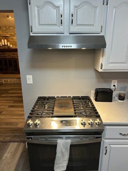 Building Photo - 4646 S 124th St