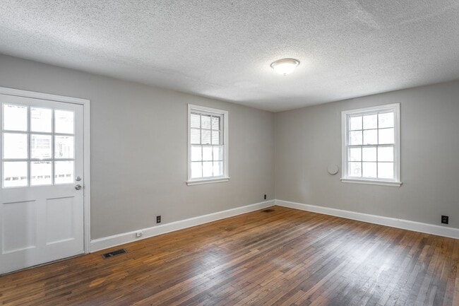 Building Photo - 3 Bedroom House in East Ridge!