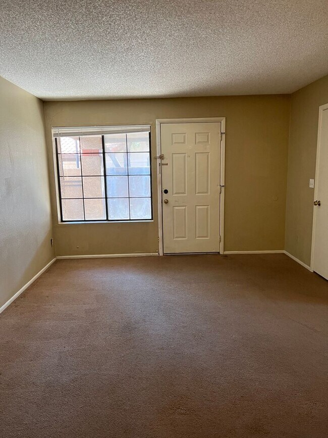 Building Photo - 2 bedroom condo in papago park village