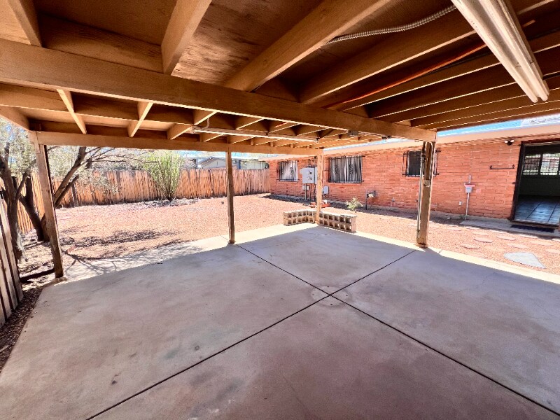 Building Photo - 801 E Holaway Dr