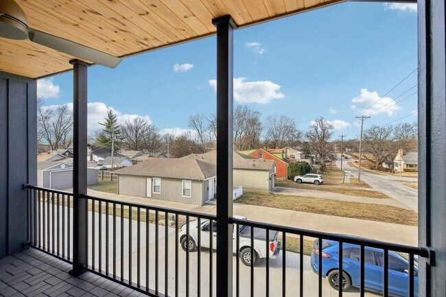 Building Photo - Main Street Townhomes